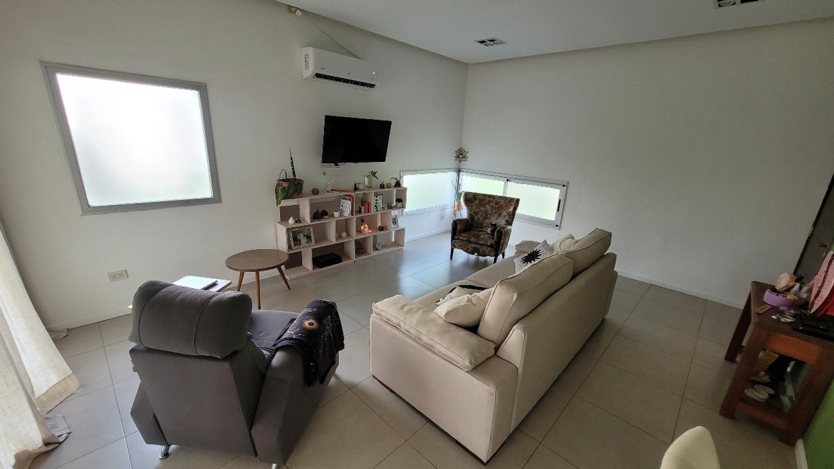 CASA DE TRES DORMITORIOS - BARRIO PRIVADO SOL DEL PARANA