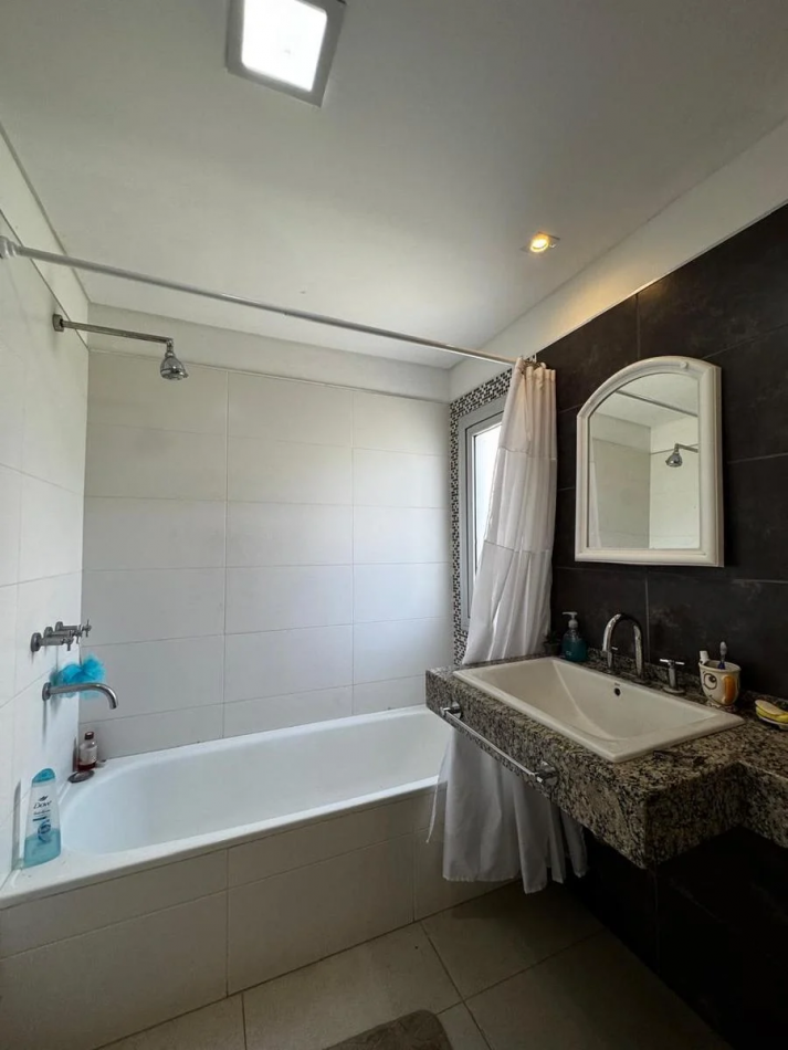 CASA DE TRES DORMITORIOS - BARRIO PRIVADO SOL DEL PARANA