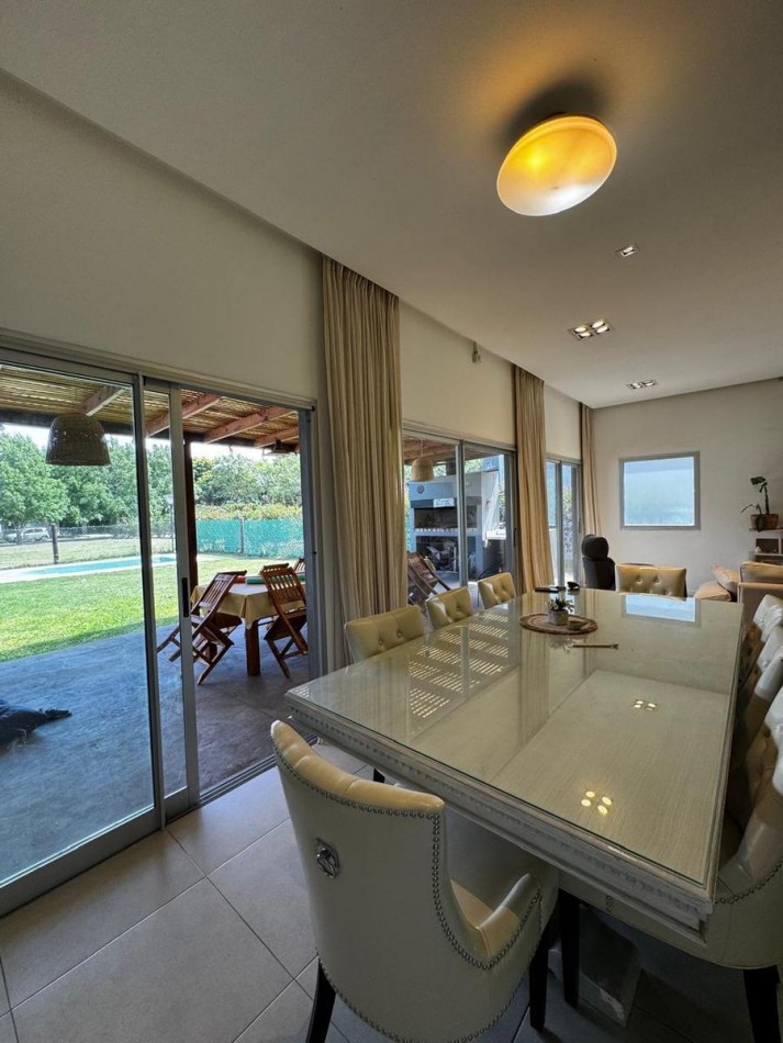 CASA DE TRES DORMITORIOS - BARRIO PRIVADO SOL DEL PARANA