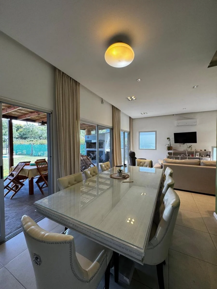 CASA DE TRES DORMITORIOS - BARRIO PRIVADO SOL DEL PARANA