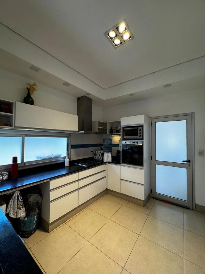 CASA DE TRES DORMITORIOS - BARRIO PRIVADO SOL DEL PARANA